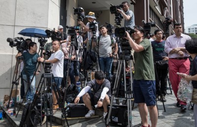 ޓްރަމްޕް އެއް ދުވަސް ކުރިން ސިންގަޕޫރަށް