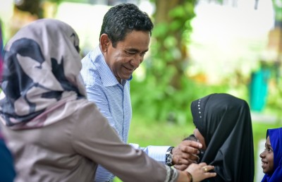 ރައީސްއާ އީދު ސަލާމް ކުރަން ގިނަ އަދަދެއްގެ ބަޔަކު ހިނގައްޖެ