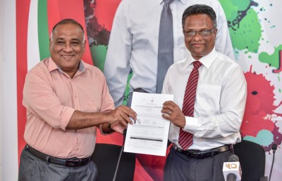 އާޒިމް ވެސް ޖުމްހޫރީ ޕާޓީއާ ގުޅިވަޑައިގެންފި