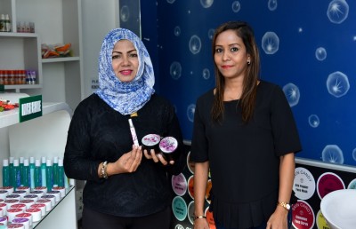 ސްކިން ކޭންޑީން އާ "ކޮލެޖަން ވައިޓްނިން" ޕްރޮޑަކްޓުތަކެއް ވިއްކަން ފަށައިފި