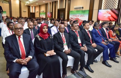 ޖޭޕީގެ ލީޑަރުގެ ބާރުތައް ރައީސަށް ނުދީ ނައިބު ލީޑަރަށް ދޭން ނިންމައިފި