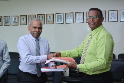 ދެ ސްކޫލެއްގައި ކްލާސްރޫމްތަކެއް އެޅުމަށް ކުންފުންޏަކާ ހަވާލުކޮށްފި