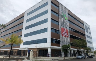 އެކްސިޑެންޓުވި މީހާ އާންމުންގެ އެހީއާ އެކު ޓްރީޓޮޕަށް ބިލް ދައްކައިފި