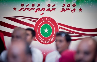 ޖޭޕީގެ ލީޑަރުގެ ބާރުތައް ރައީސަށް ނުދީ ނައިބު ލީޑަރަށް ދޭން ނިންމައިފި