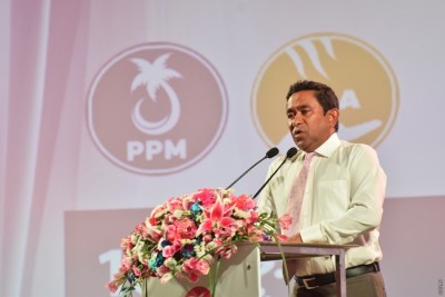 އަމާލް ކްލޫނީއަށް ރާއްޖެ ސިފަވަނީ "ބަނާނާ ރިޕަބްލިކް"ގެ ގޮތުގައި: ރައީސް