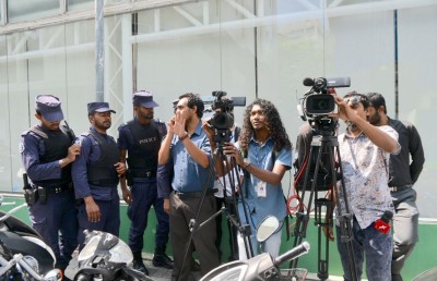 ކެނޑިޑޭޓުންނަށް ޓީވީތަކުން ހަމަހަމަ ފުރުސަތު ދޭން ލާޒިމްކުރަނީ