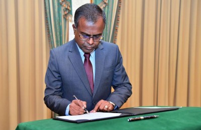އުއްތަމަ ފަނޑިޔާރަކަށް ޑރ. ޑީޑީ އައްޔަން ކުރައްވައިފި