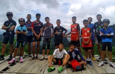 ހޮހަޅައިގައި ކުދިން ތިބި ތަނާ ޑައިވަރުން ކައިިރި ވަނީ