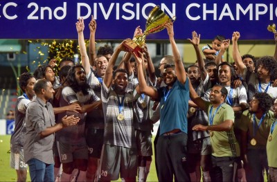 ސޮބާ: ކޯޗިންގެ ޅަފަތުގައި ތަފާތު ތިން ޗެޕްޓަރެއް!