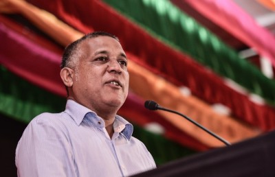 ފޯނު ބިލަށް ދައުލަތުން ޚަރަދުކުރި ތިން ލައްކަ ރުފިޔާ އަނބުރާ ދައްކަން އަސްލަމަށް ހުކުމްކޮށްފި
