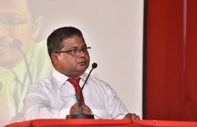 އެންމެން ވެސް ރަނިން މޭޓުގެ އިންތިޒާރުގައި
