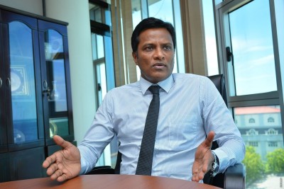 ކޯޓުތަކުން މީހުން ދޫކުރަމުން ދަނީ ގާނޫނީ ބިންގަލެއް ނެތި: އުމަރު