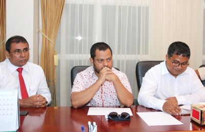 ވޯޓު ފޮށި ބަހައްޓާ ރިސޯޓުތައް މަދުކުރުމުން އިދިކޮޅު ވެރިން ޝަކުވާތަކާ އެކު އީސީ އަށް