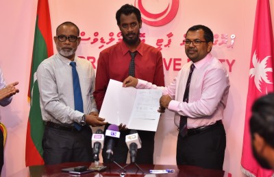 ހަންޏާމީދޫ ދެ ކައުންސިލަރަކު ޕީޕީއެމަށް