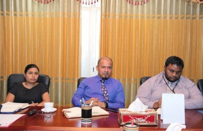ވޯޓު ފޮށި ބަހައްޓާ ރިސޯޓުތައް މަދުކުރުމުން އިދިކޮޅު ވެރިން ޝަކުވާތަކާ އެކު އީސީ އަށް
