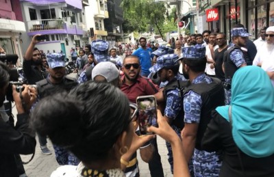 މުޒާހަރާގެ ތެރެއިން އަމީތު ހައްޔަރުކޮށްފި