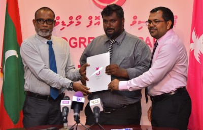 ހަންޏާމީދޫ ދެ ކައުންސިލަރަކު ޕީޕީއެމަށް