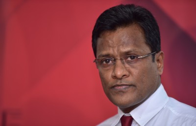 އިބޫގެ ސިޔާސަތެއް އަދި އަޑެއް ނީވޭ، ގައުމު ހަމައަކަށް ނޭޅުވޭނެ: އުމަރު
