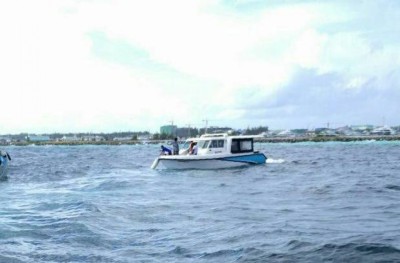 ބަންޑުން ޖަހައިލި ޑިންގީއެއްގައި ތިބި 10 މީހުން ސަލާމަތް ކޮށްފި