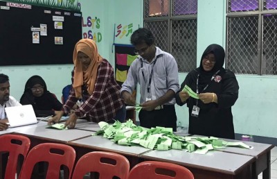 ވޯޓުލާ މަރުކަޒުތަކުގެ އޮފިޝަލުންގެ ގޮތުގައި ހަރަކާތްތެރިވާނެ މީހުން ހޯދަން އަނެއްކާވެސް އިއުލާންކޮށްފި