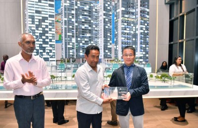 ރަސްފަންނުގައި ހަދާ ޓަވަރުތަކުގެ ބިންގާ ރައީސް އަޅުއްވައިދެއްވައިފި
