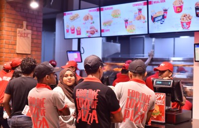 މާލޭގައި ކޭއެފްސީ ރަސްމީކޮށް ހުޅުވައިފި، ކަސްޓަމަރުންނަށް މާދަމާ