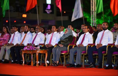 އޮޅުންބޮޅުން: ރައީސް ކަމުގެ މުއްދަތު ދިގުކުރުން