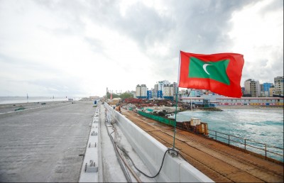 ބްރިޖު އަޅަން ހެދި ޕްލެޓްފޯމުގެ ބޮޑު ބައި ނަގައިފި