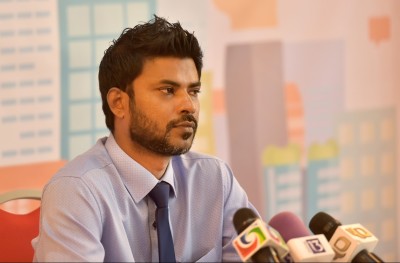 އާއްމުން ރައީސްއާ މުއާމަލާތު ކުރުމުގައި ހުރަހެއް ނެތް: މުއާޒު