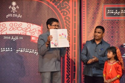 އުމުރުުން ހަތް އަހަރުގެ ކުއްޖަކު ލިޔެފައިވާ ދިވެހި ވާހަކަ ފޮތެއް ނެރެފި
