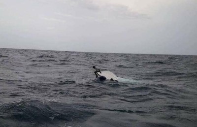 ބަންޑުން ޖަހާލާފައި އޮތް ލޯންޗެއް ވާދޫ ކައިރިން ފެނިއްޖެ