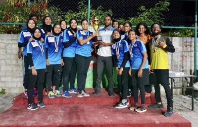 ނާޒިމާގެ ކެޕްޓަންކަމުގެ ދަށުން ނިއު އިން ހޭންޑްބޯޅަ ތަށި ހޯދައިފި
