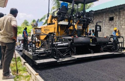 ފުނަދޫގެ މަގުތަކުގައި ތާރު އަޅަން ފަށައިފި