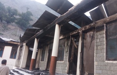 ޕާކިސްތާނުގައި އަންހެން ކުދިންގެ 12 ސްކޫލް އަންދާލައިފި