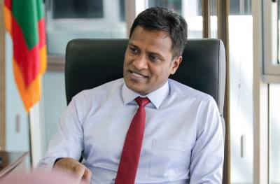 އުމަރު، އިންތިޚާބުގައި ވާދަކުރައްވަން ސޮއި ހަމަކުރައްވައިފި