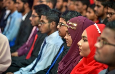 އަމިއްލަ ގޮތުން ކިޔަވަމުން އަންނަ ދަރިވަރުންނަށް ޒަކާތު ފަންޑުން އެހީ ދެނީ