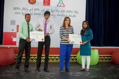 ލ. އަތޮޅުގެ ދެ ސްކޫލެއްގެ ސެން ކުލާސްތަކަށް ދިރާގުން އެއްލައްކަ ރުފިޔާގެ ތަކެތި ހަދިޔާކޮށްފި