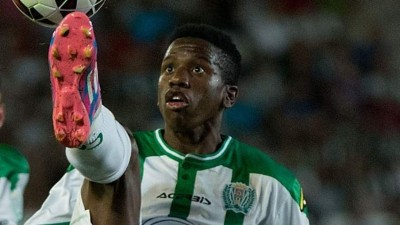 ކެމަރޫންގެ ކުޅުންތެރިޔަކު ހާޓް އެޓޭކެއް ޖެހި ދަނޑުމައްޗަށް ވެއްޓި، މަރުވެއްޖެ