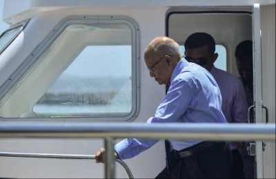 މައުމޫންގެ ޣައިރު ހާޒިރުގައި ޝަރީއަތް ހިންގަން އެމަނިކުފާނު އެދިވަޑައިގެންފި