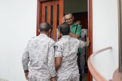 ފަޔާޒު ފާޚާނާގައި ހުންނައިރު ގޮޅީގައި ހުންނަ ކެމެރާއަށް މޭމަތީގެ އެއްބައި އަރާނެ: ކަރެކްޝަންސް
