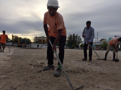 އެކުވެނި ދަނޑުން ގާތައް ނަގައި ސާފުކުރަން ފަށައިފި