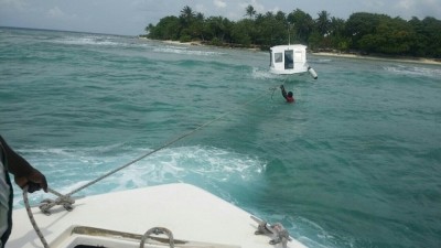 އިފުރަށް ދަތުރު ކުރި ލޯންޗެއް ފަޅައިގެން ގޮސް ދިޔަވަނިކޮށް ސަލާމަތްކޮށްފި