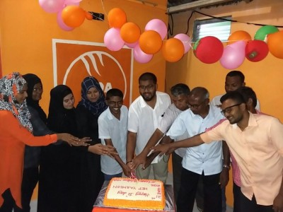 ރައީސް ޔާމީންގެ އުފަންދުވަސް ފާހަގަކުރުމުގެ ގޮތުން އެމްޑީއޭ ވެލިދޫ ގޮފިން ޚާއްސަ ކޭކެއް ފަޅައިފި