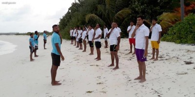 އޮޅުވެލި ބީޗު ރިސޯޓުގެ މުވައްޒަފުންނަށް ކޯސްޓްގާޑުން ޚާއްސަ ތަމްރީނުތަކެއް ފަށައިފި