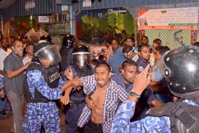 މަހުލޫފު ފުލުހުންގެ ބެރިކޭޑް ފަޅާލިކަމެއް ދައުލަތުން ހުށަހެޅި ބައެއް ހެކިންނަަކަށް ނޭނގޭ