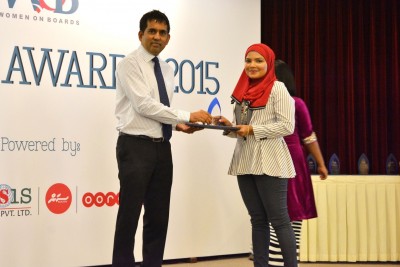 ވިމެން އޮން ބޯޑްގެ "ބެސްޓް ޔަންގް ޕްްރޮފެޝަނަލް އެވާޑް" ސަންގެ މިންހާއަށް