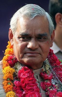 އިންޑިއާގެ ކުރީގެ ބޮޑު ވަޒީރު ވަޖްޕާއީ އަވަހާރަވެއްޖެ