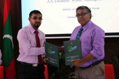 ތިން ރަށެއްގެ ކުނި މެނޭޖު ކުރުމުގެ ނިޒާމާ ބެހޭ މަސައްކަތްތަކެއް ހަވާލުކޮށްފި