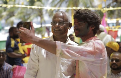 އިބޫ މޫނުގައި ވެސް މިއަދު ކުލަ، ރަށްތަކުން ދެންނެވީ އީދުގެ މަރުހަބާ