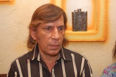 ބޮލީވުޑްގެ މަޝްހޫރު "ކޮމެޑީ ވިލަން"، ރައްޒާގް ޚާން މަރުވެއްޖެ